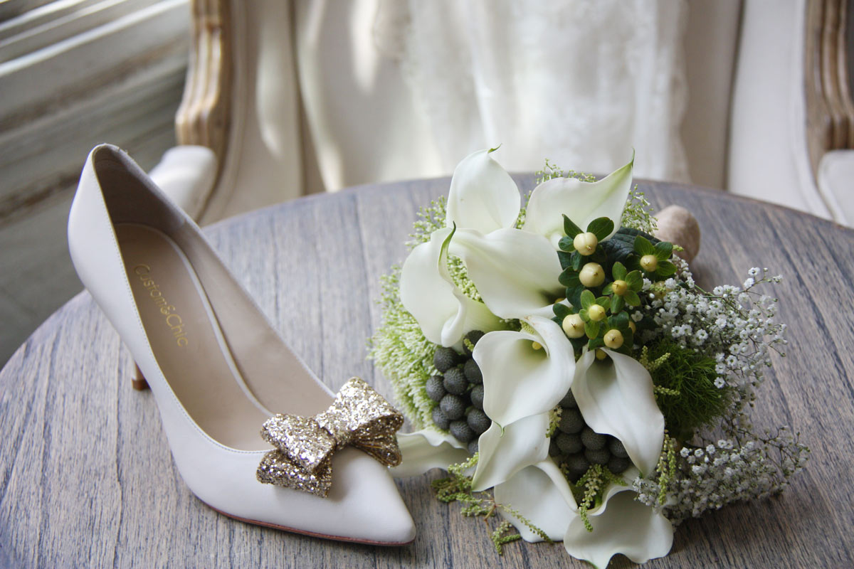 Ramo de novia de mini calas blancas - Salón des Fleurs.