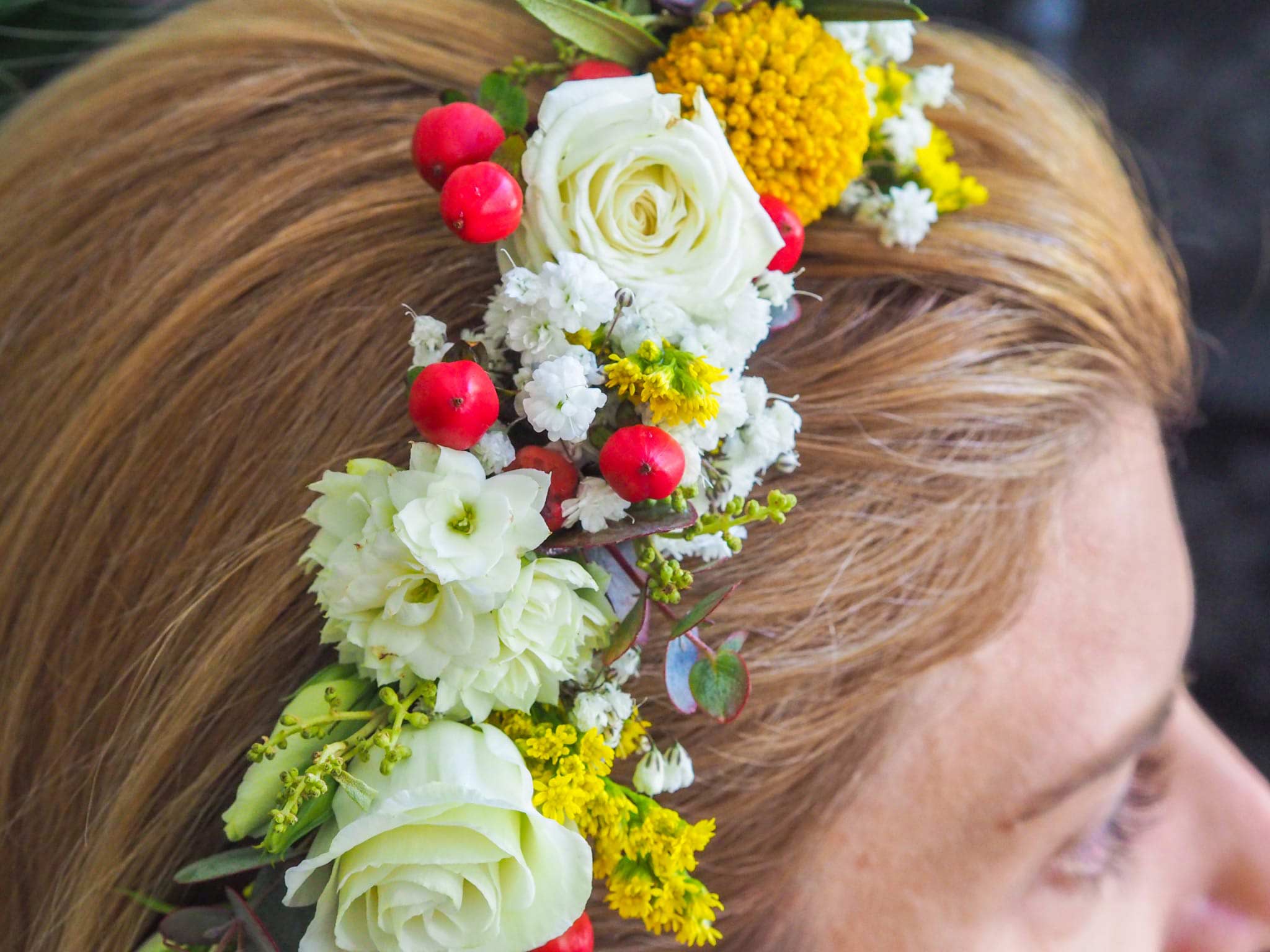 Venta de Diadema con flores artificiales.